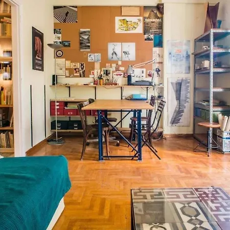Spacious Near Parthenon Apartment *
