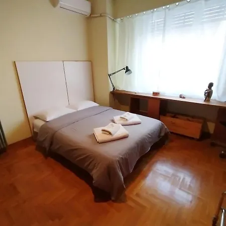 Spacious Near Parthenon