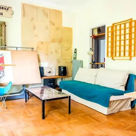 Spacious Near Parthenon Apartment